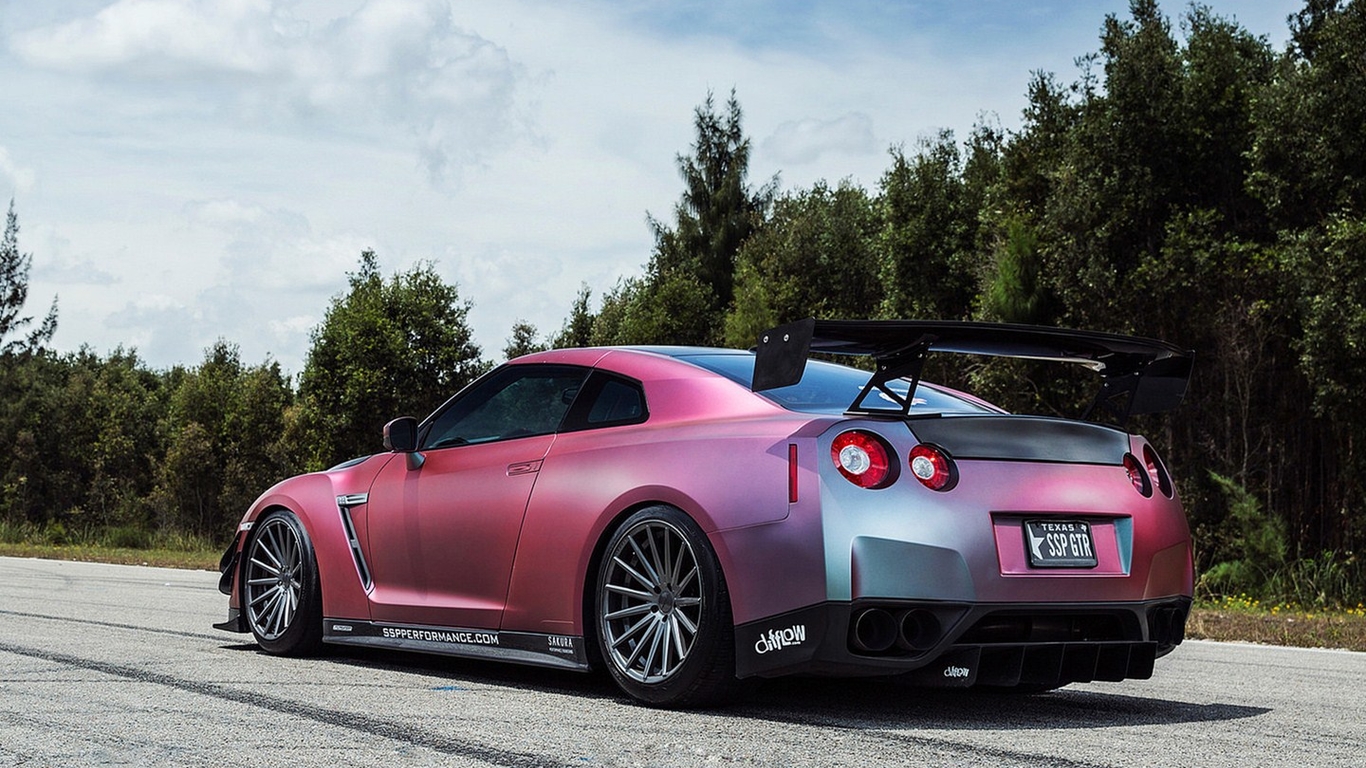 日產(chǎn)GT-R R35改裝車 高清桌面壁紙，駕馭視覺的機(jī)械藝術(shù)